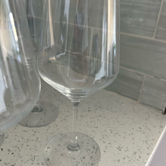 ⬇️ PRICE ⬇️‼️ HOTEL COLLECTION • 8 Large Wine Glasses • - Picture 8 of 15